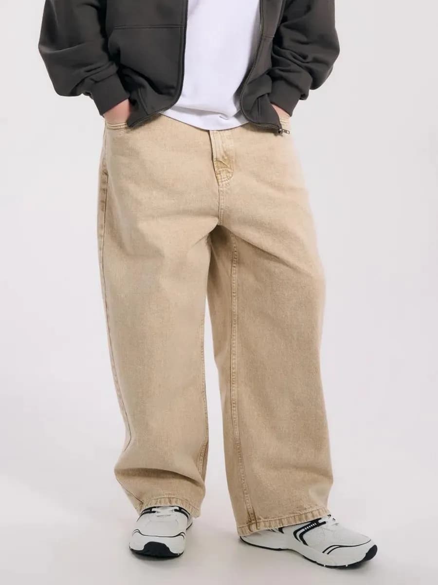 Широкие джинсы трубы с вареным эффектом