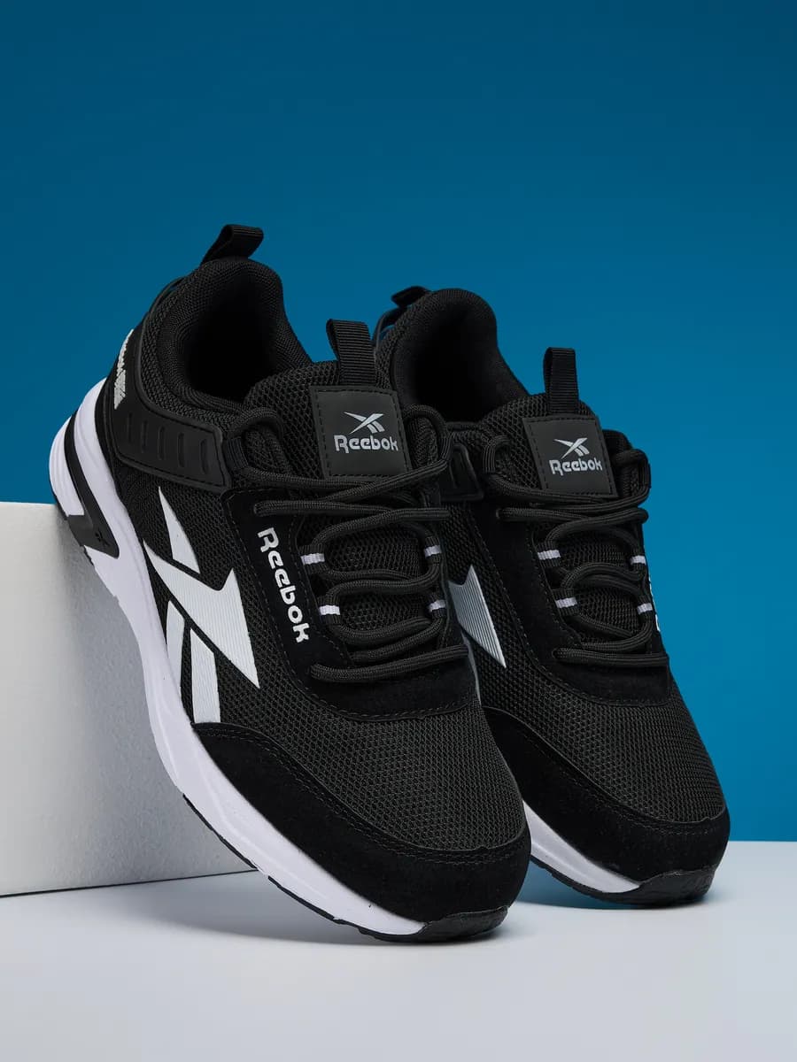 Мужски кроссовки черный спортивный