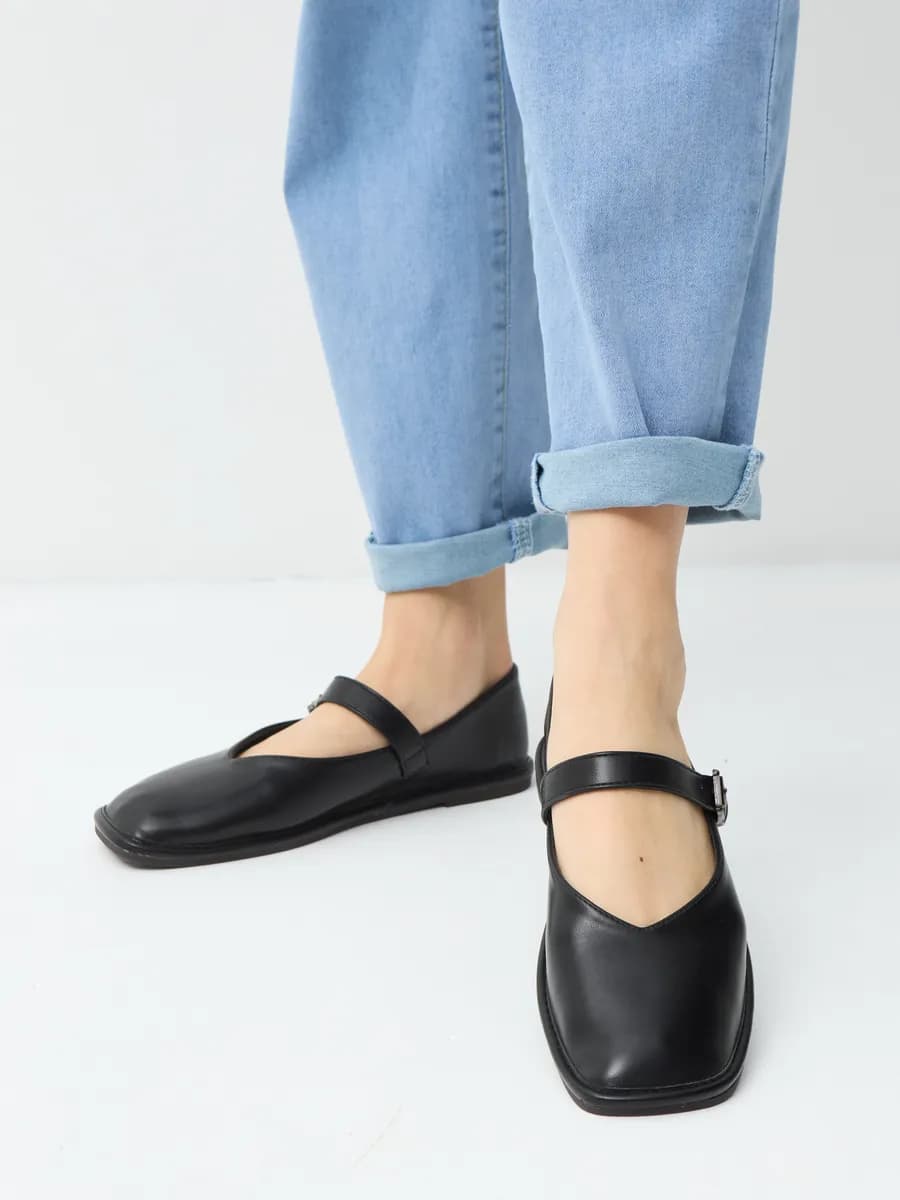 Балетки с ремешком