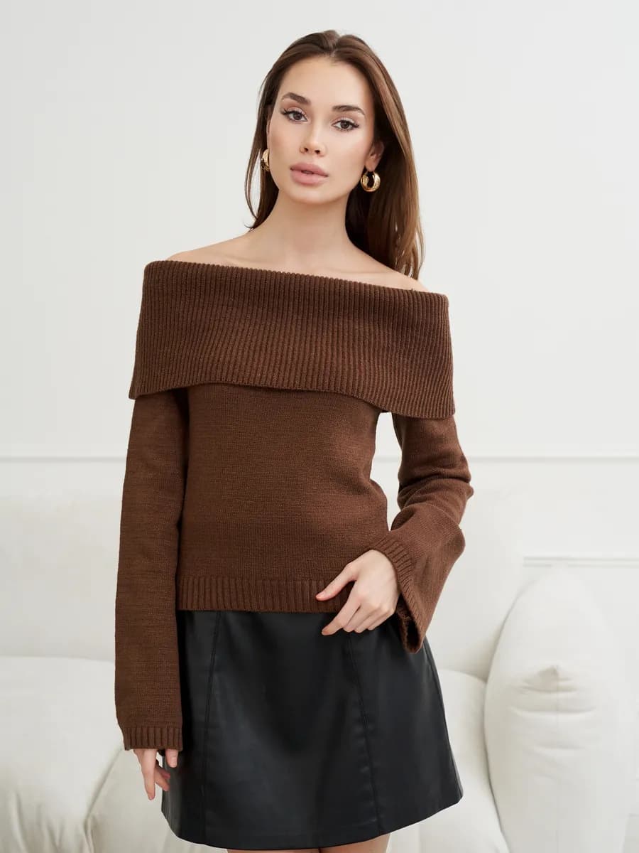 Свитер с открытыми плечами