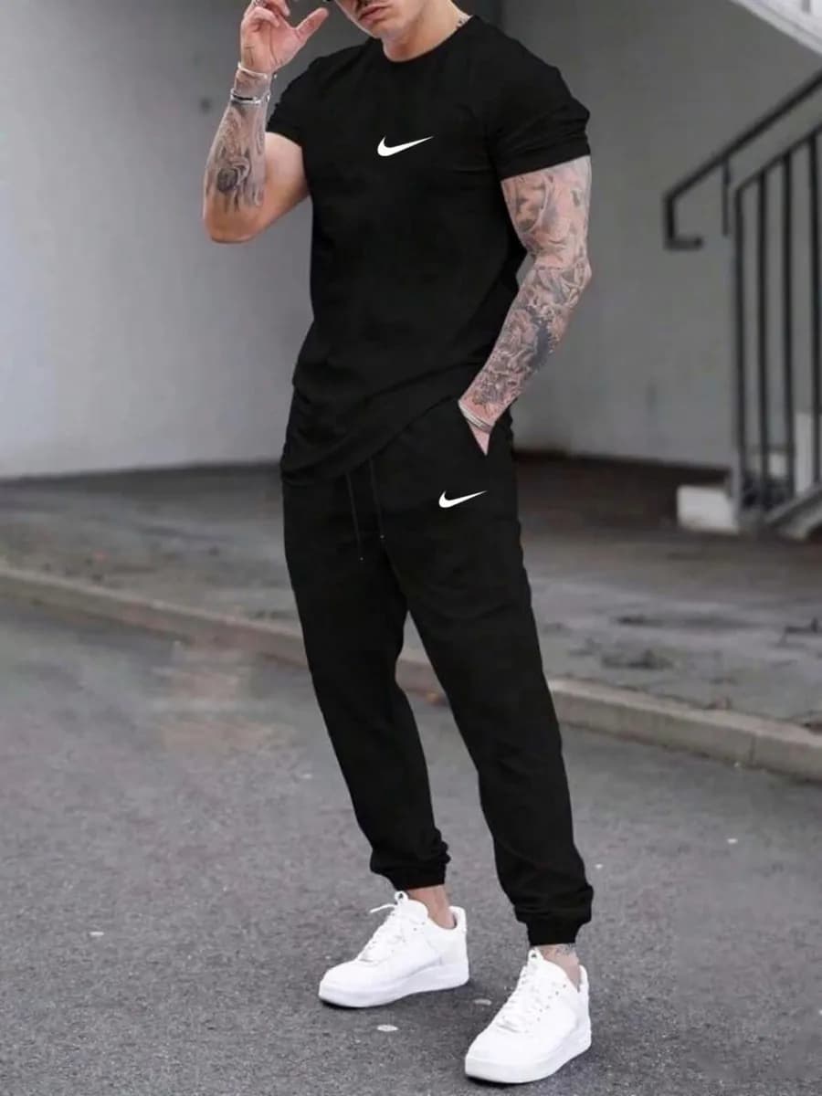 Спортивный костюм с футболка - фото 1