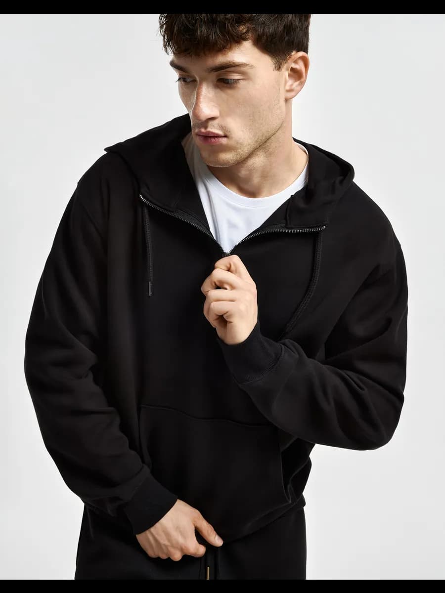 Чёрное худи с молнией