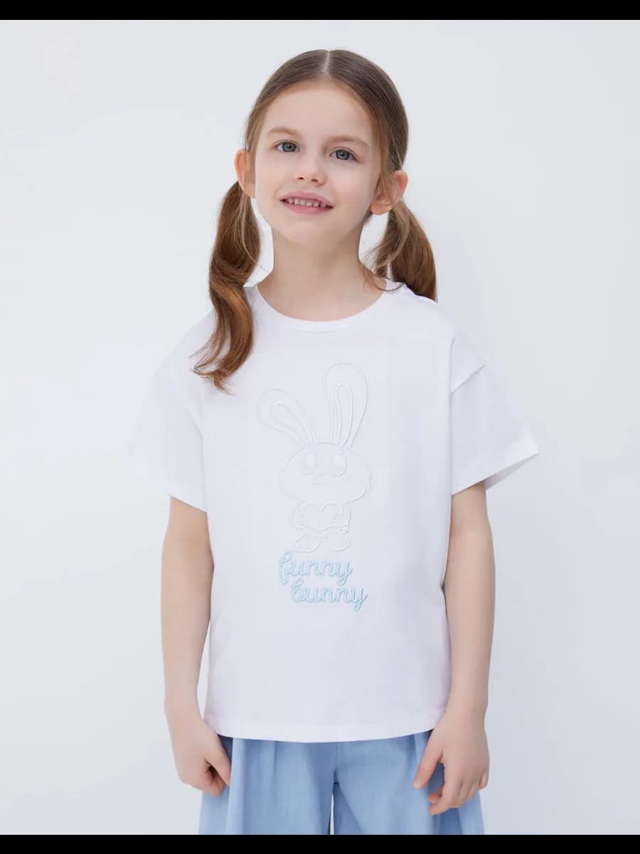 Белая футболка oversize с вышивкой