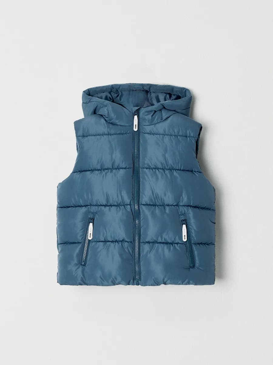 Жилет с капюшоном базовый дутый демисезонный