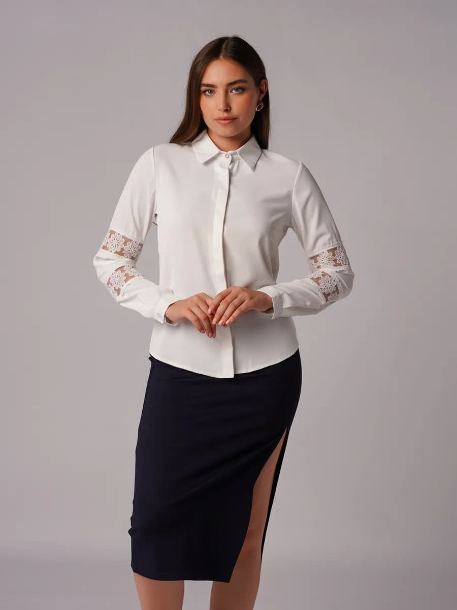 Школьная блуза с кружевными вставками