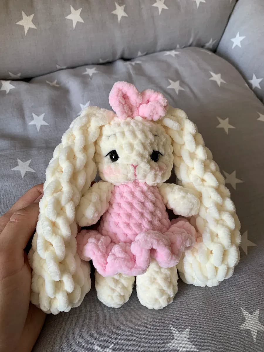 Зайчик малышка вязаная игрушка