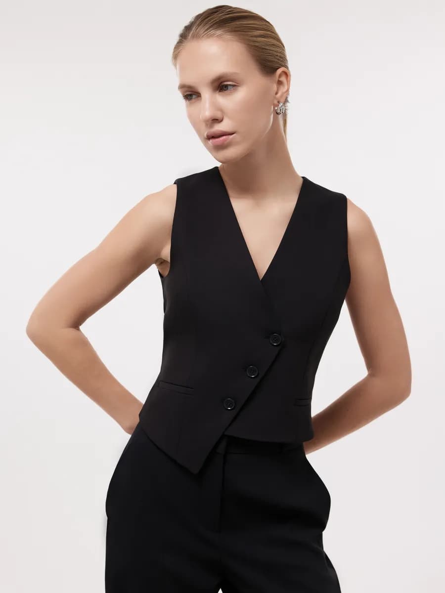 Жилет асимметричного кроя для весны