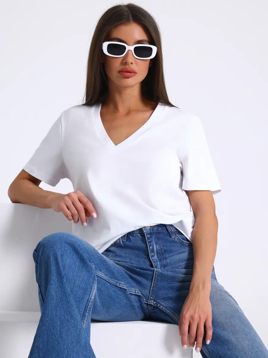 Футболка женская белая с вырезом