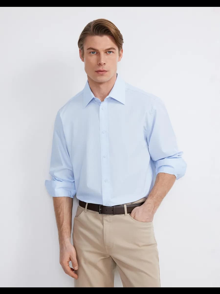 Светло-синяя классическая рубашка из поплина