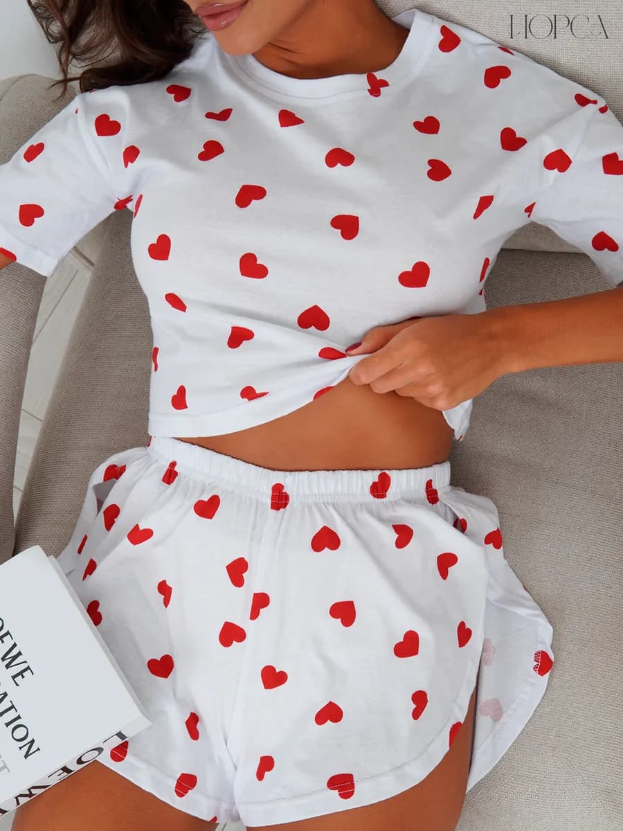 Пижама с шортами и футболкой сердечки ночная одежда