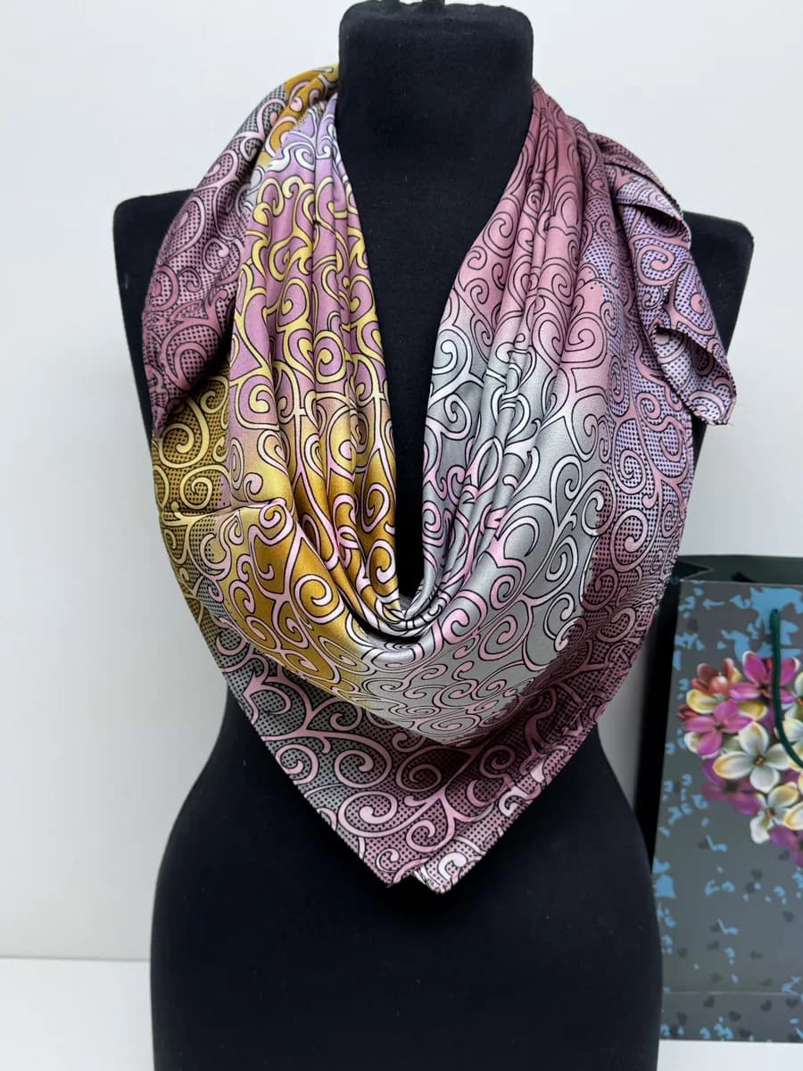 Платок шелковый на голову и шею