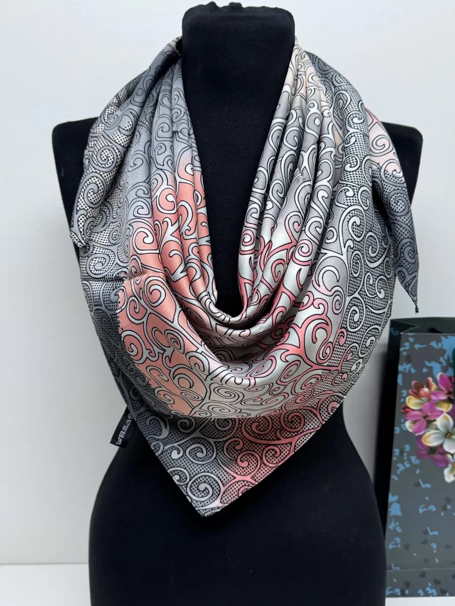 Платок шелковый на голову и шею