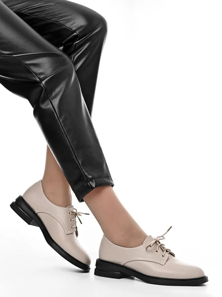 Туфли на низком каблучке демисезонные