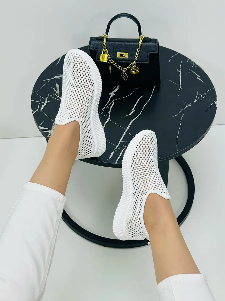 Кроссовки летние без шнурков дышащие