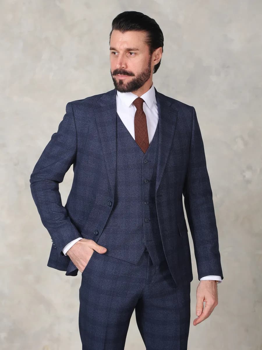 Классический деловой костюм тройка