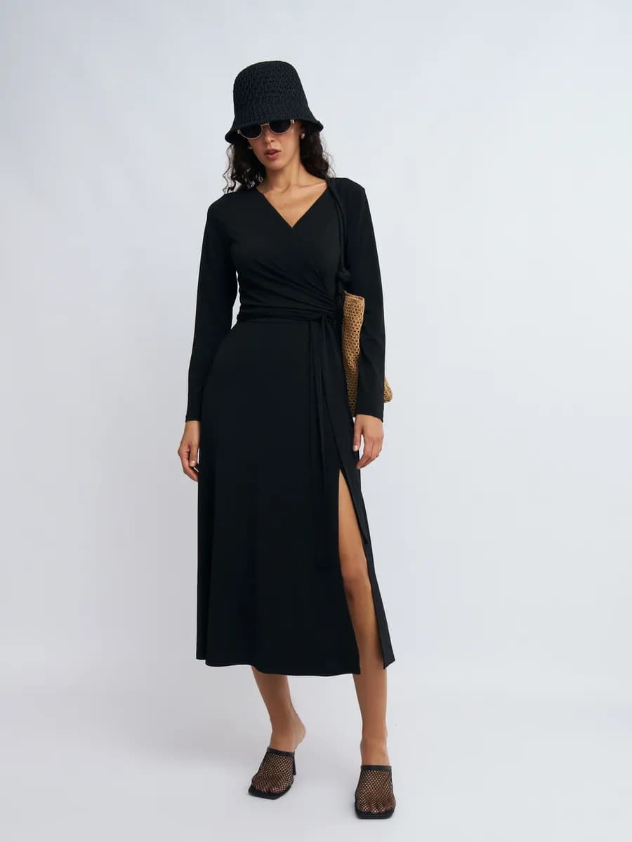 Женское платье миди с запахом - фото 1