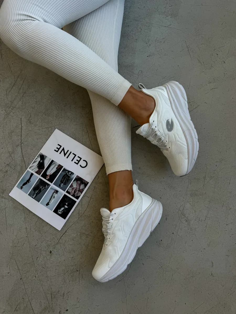 Кроссовки спортивные в зал