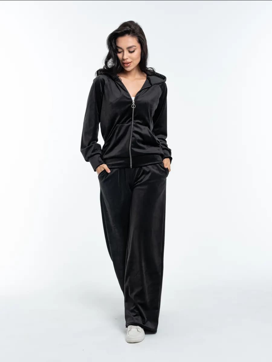 Спортивный велюровый костюм