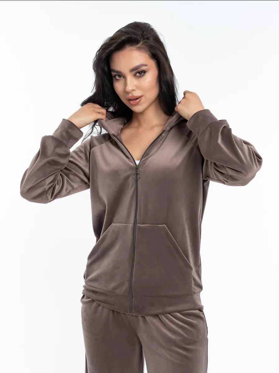 Спортивный велюровый костюм