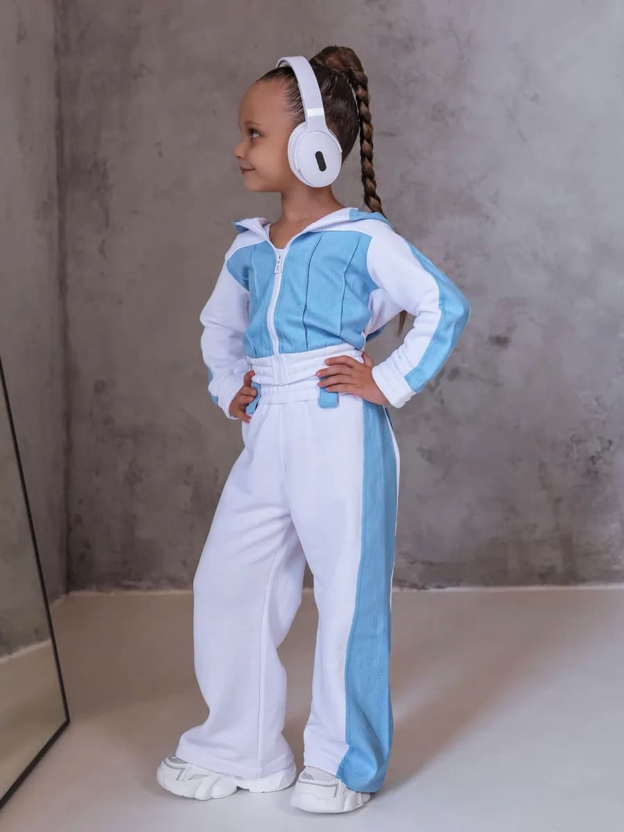 Спортивный костюм на молнии