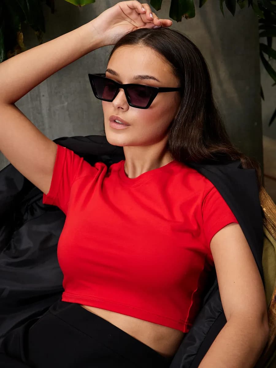 Кроп топ футболка укороченная