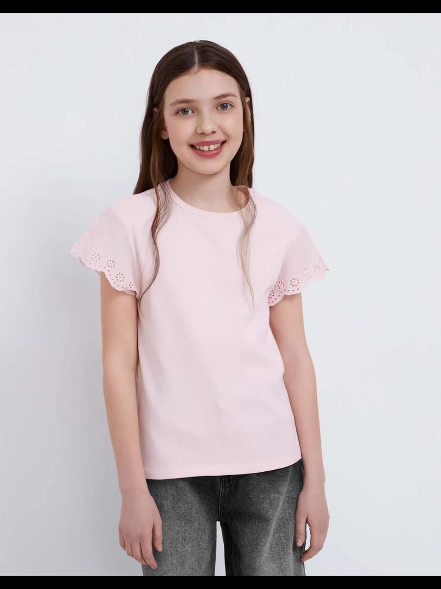 Розовая футболка в рубчик с рукавами-крылышками