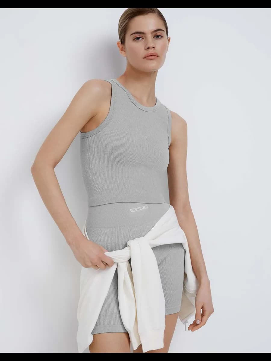 Серый спортивный кроп-топ