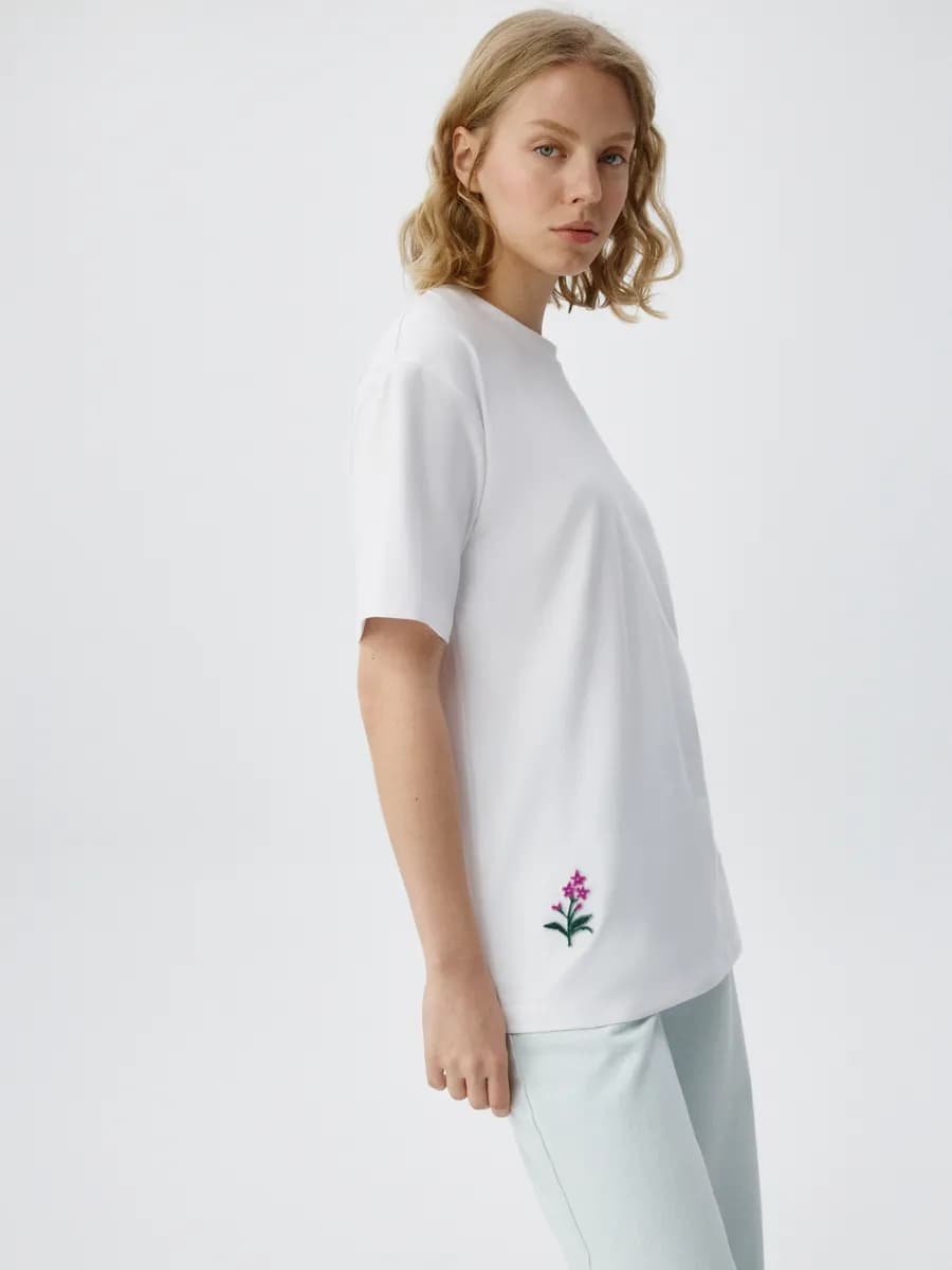 Футболка оверсайз хлопковая с вышивкой