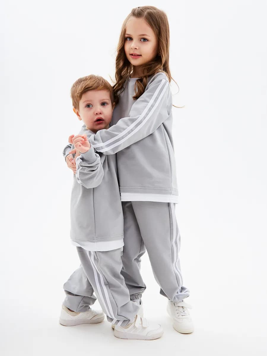 Костюм спортивный с имитацией футболки для детей