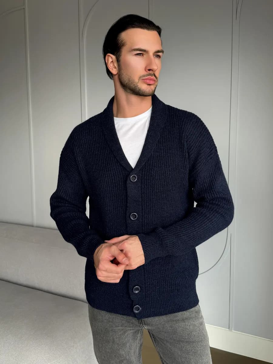 Вязаный кардиган на пуговицах - фото 1