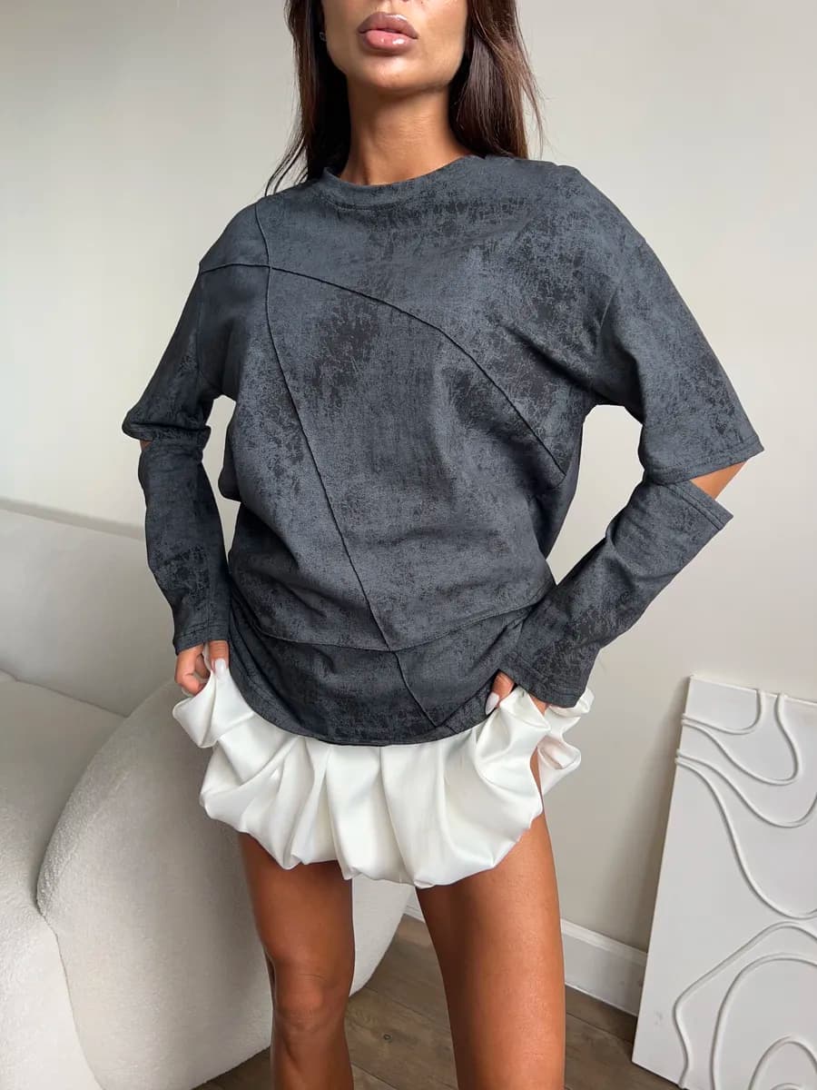 Лонгслив кофта оверсайз с вырезами на рукавах