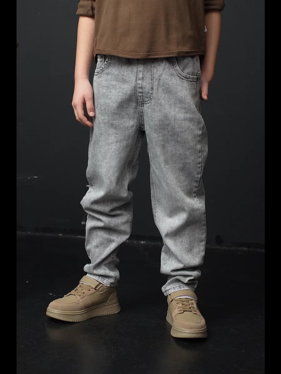 Джинсы зауженные