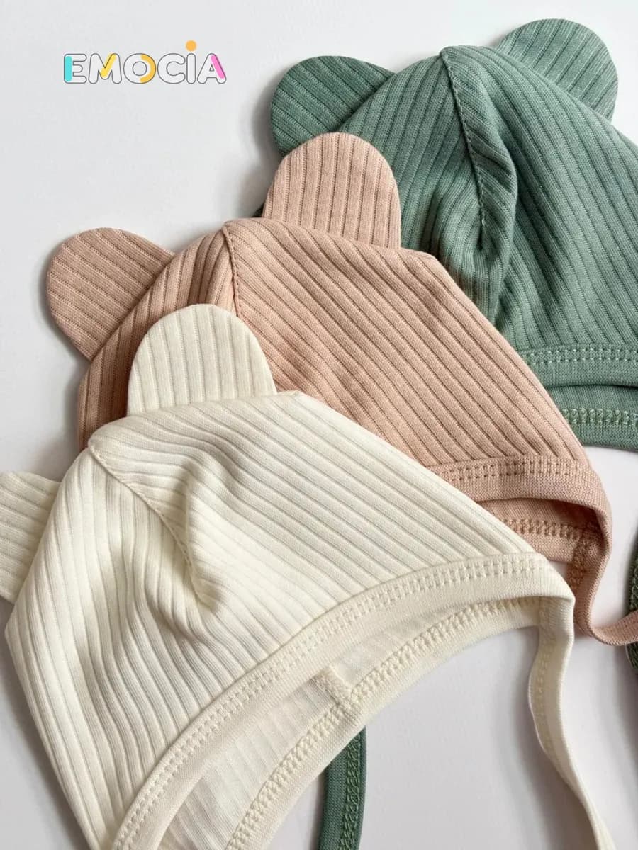 Чепчик для новорожденных с ушками на завязках