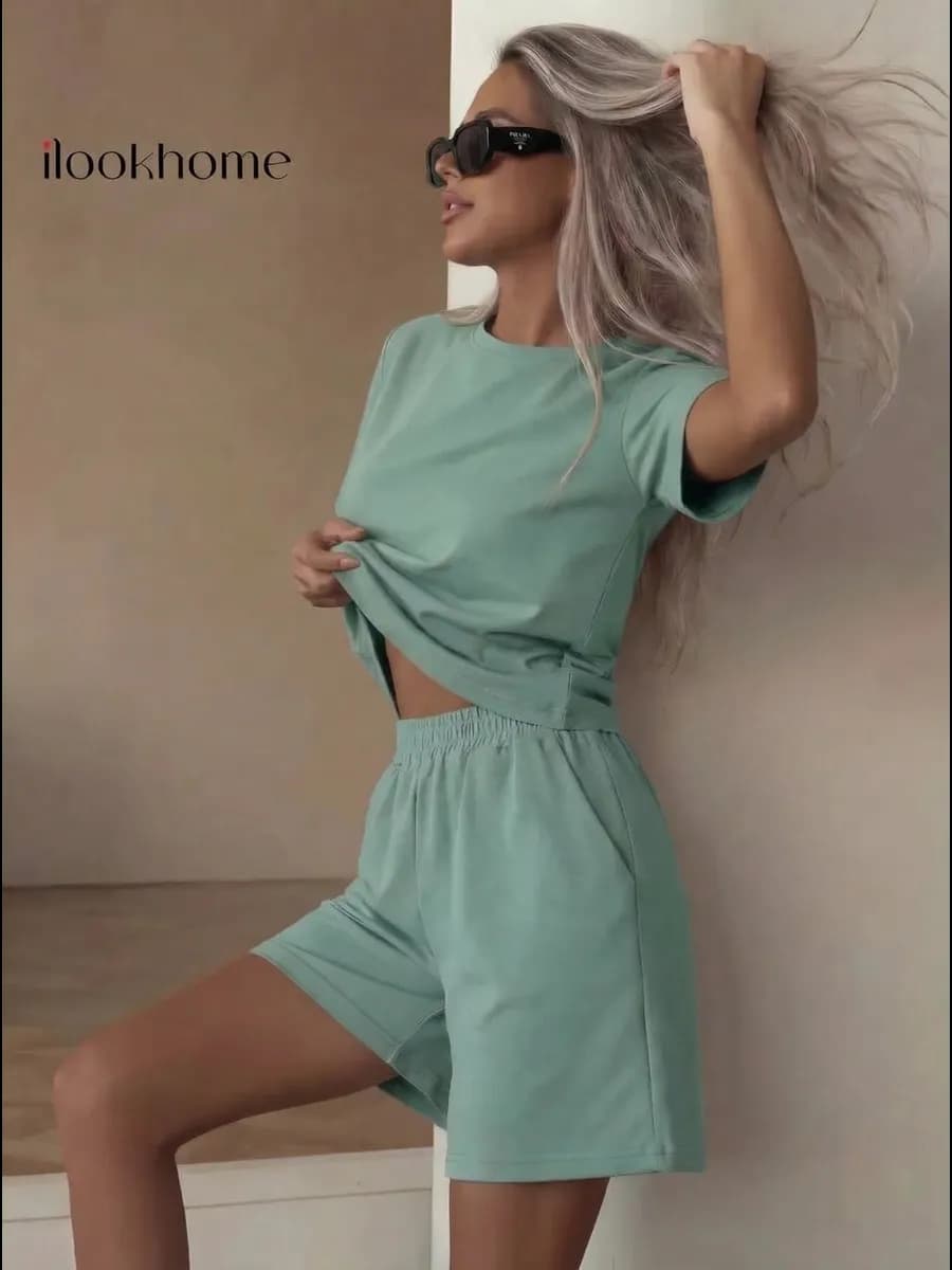 Костюм летний спортивный с шортами и футболкой