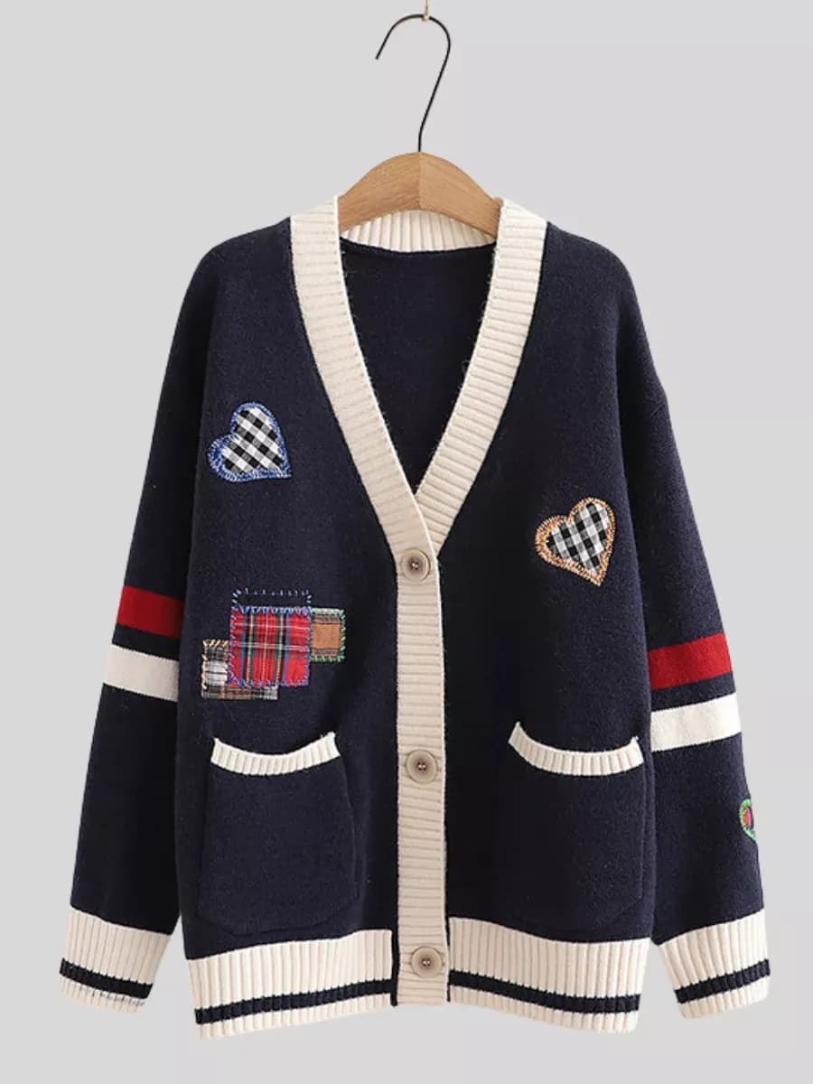 Кардиган школьный для девочки синий с вышивкой сердечками