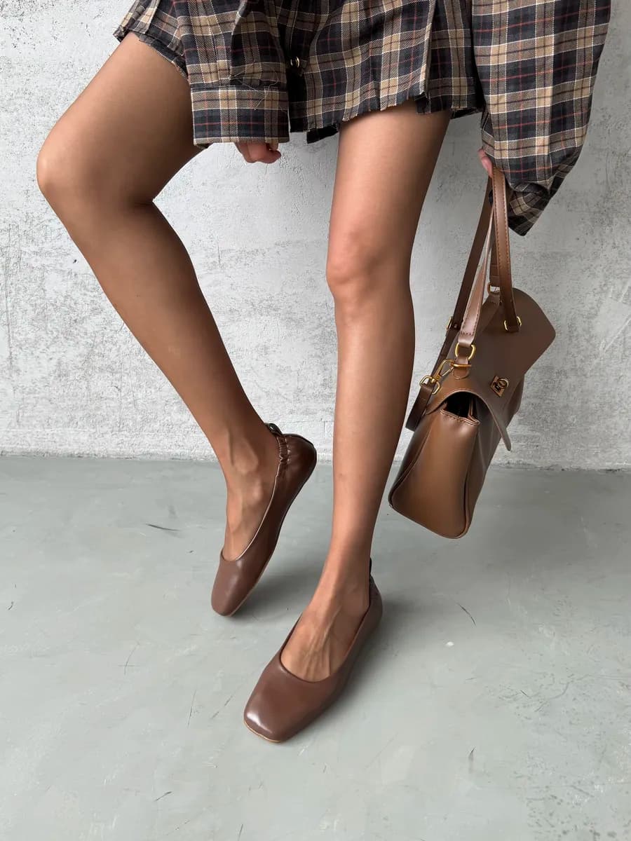 Балетки с квадратным носом