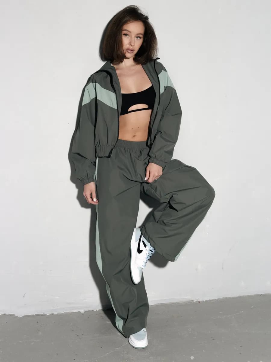 Костюм спортивный на молнии