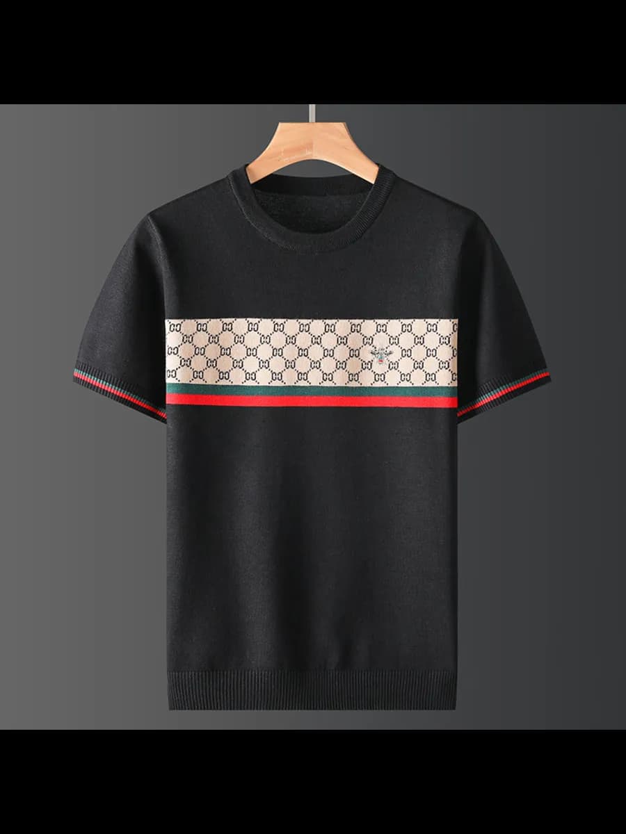 Футболка с полосой и трендовым рисунком