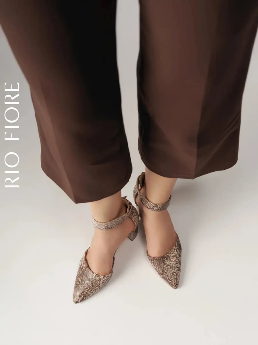 Туфли на устойчивом каблуке вечерние с ремешком