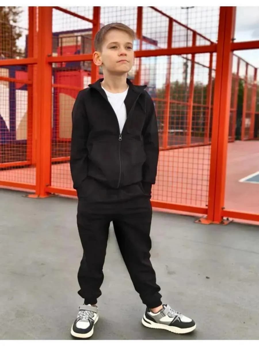 Костюм спортивный с кофтой на молнии