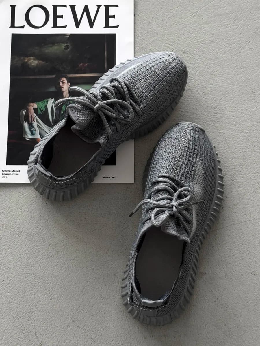 Изики кроссовки спортивные дышащие