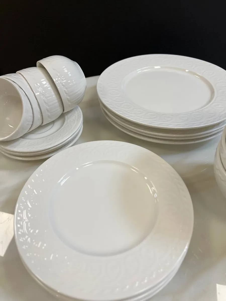 Набор посуды, сервиз столовый