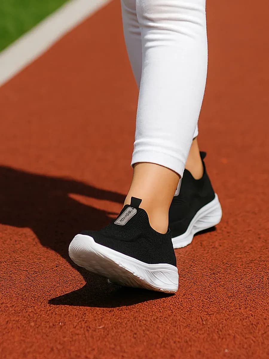 Кроссовки школьные для девочки без шнурков