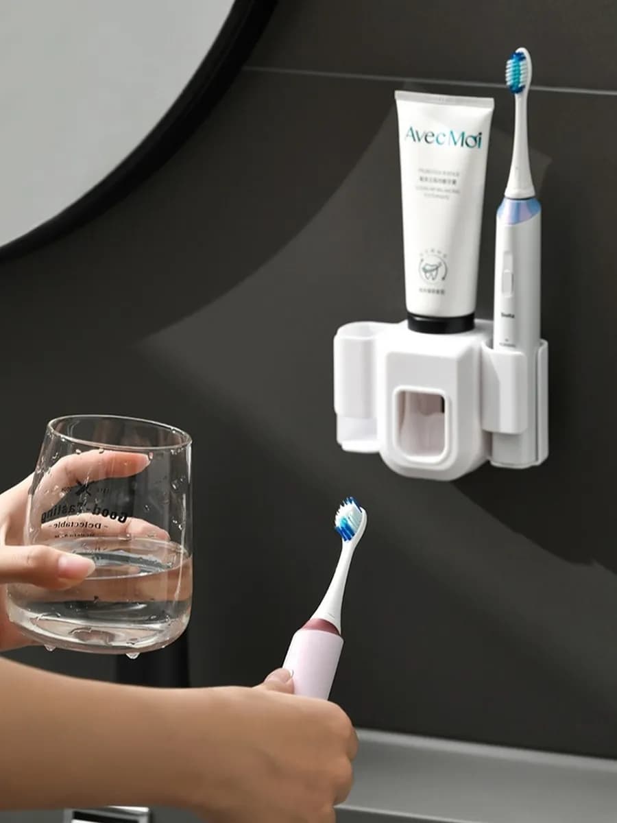 Держатель зубных щеток с дозатором пасты