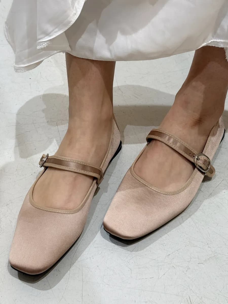 Балетки с ремешком и квадратным носом