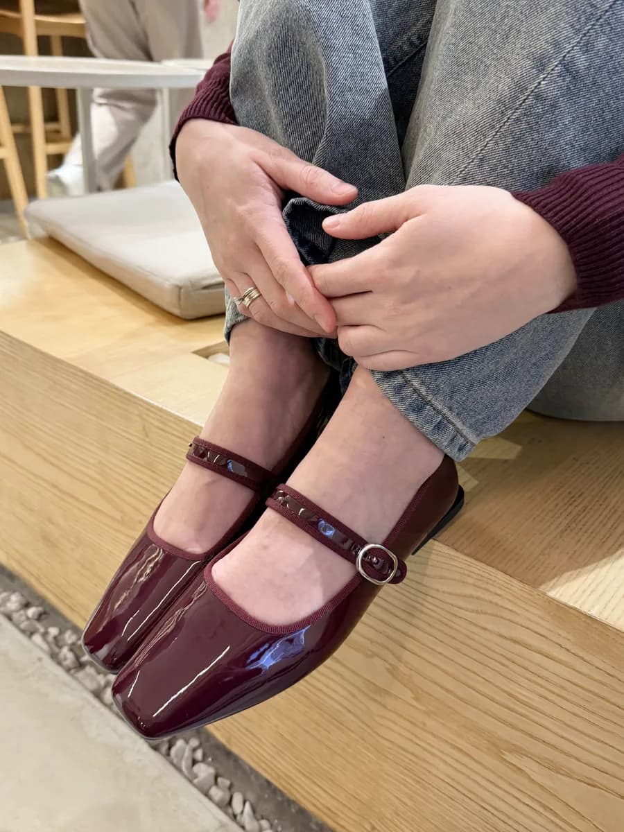 Балетки с ремешком и квадратным носом