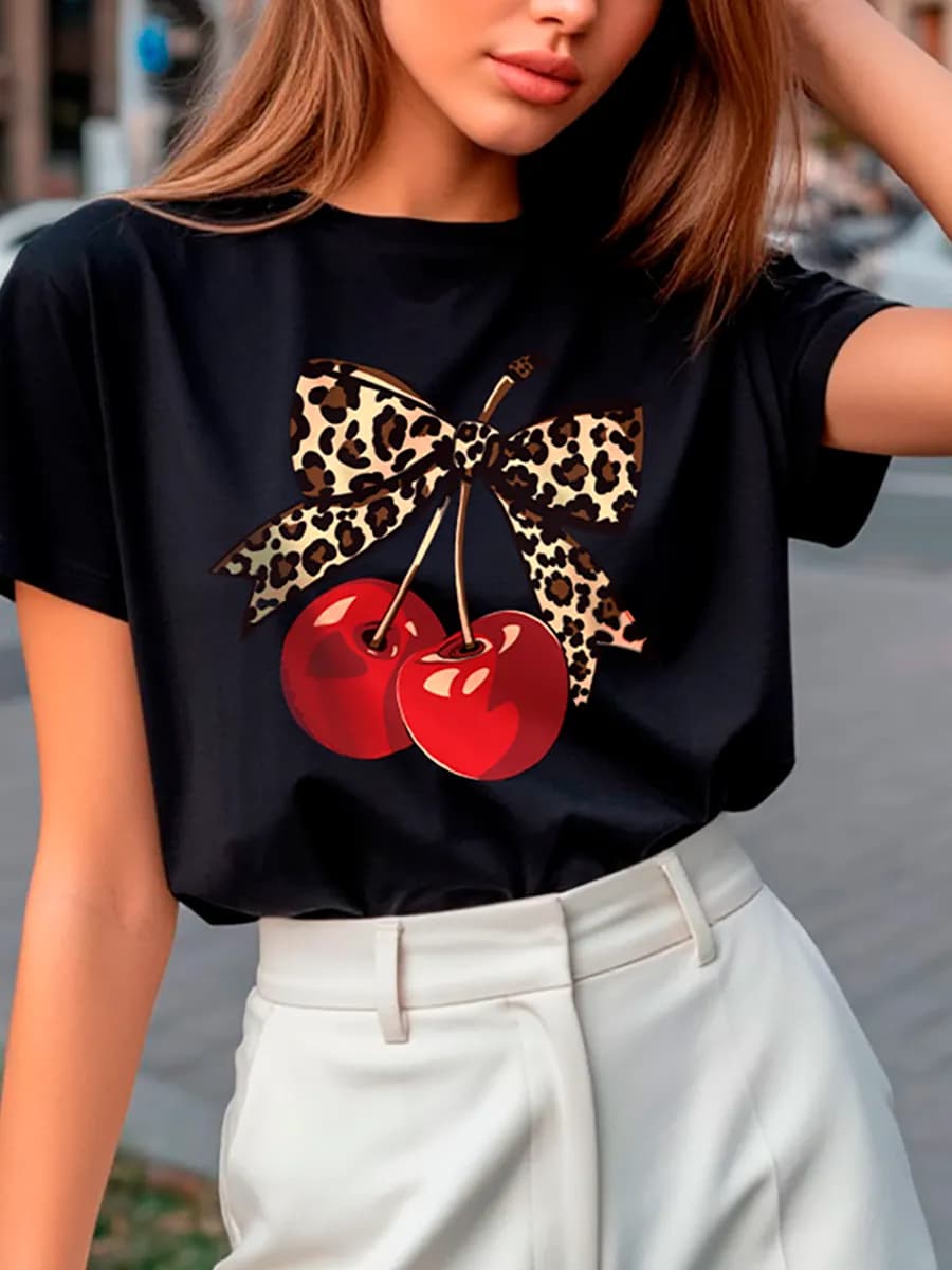 Футболка черная с принтом нарядная