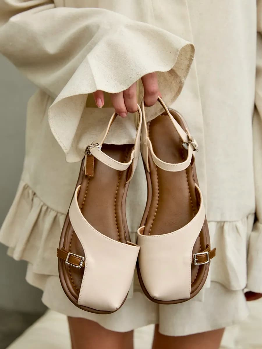 Босоножки без каблука сандалии