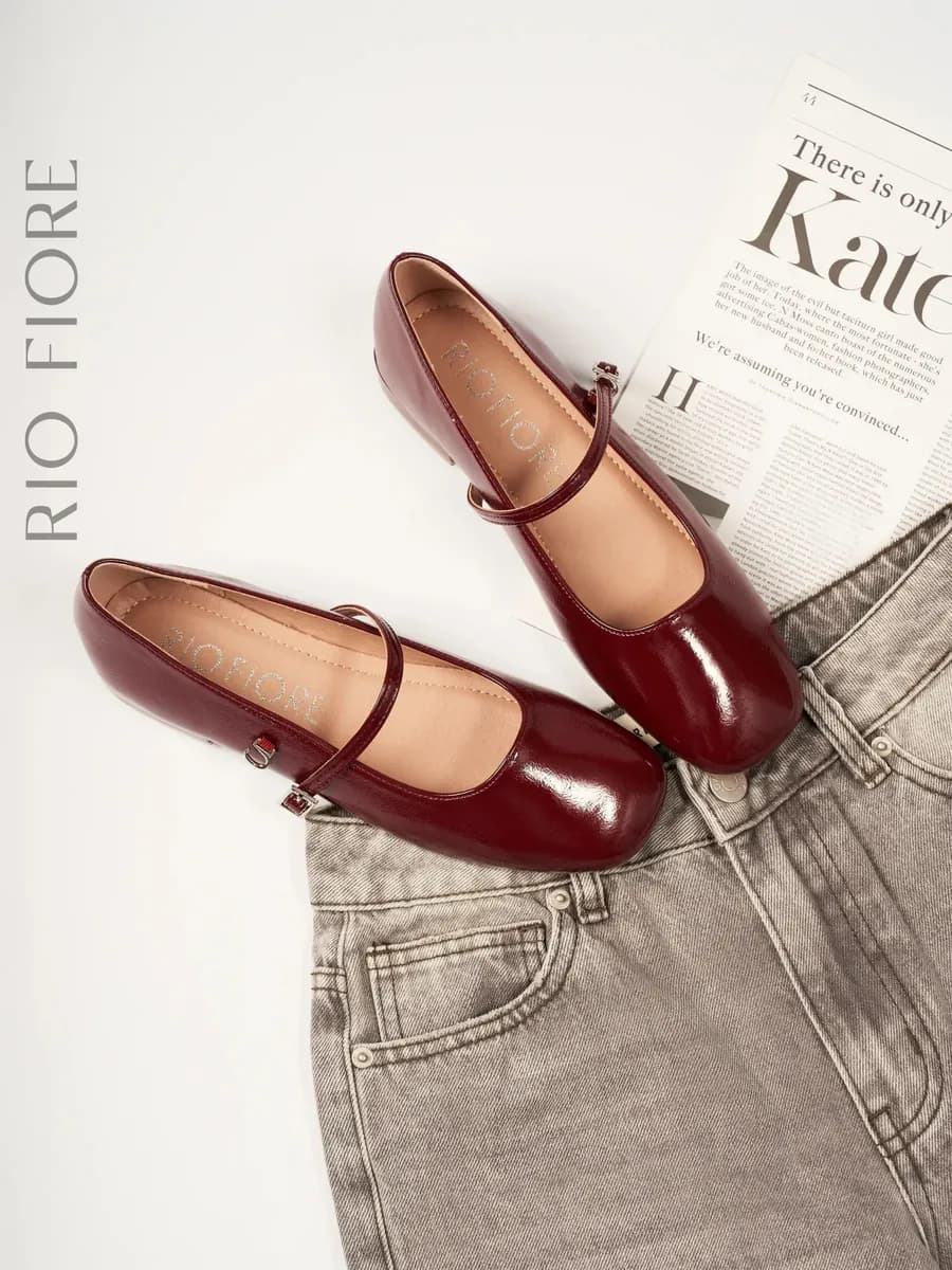 Балетки мери джейн с ремешком лаковые