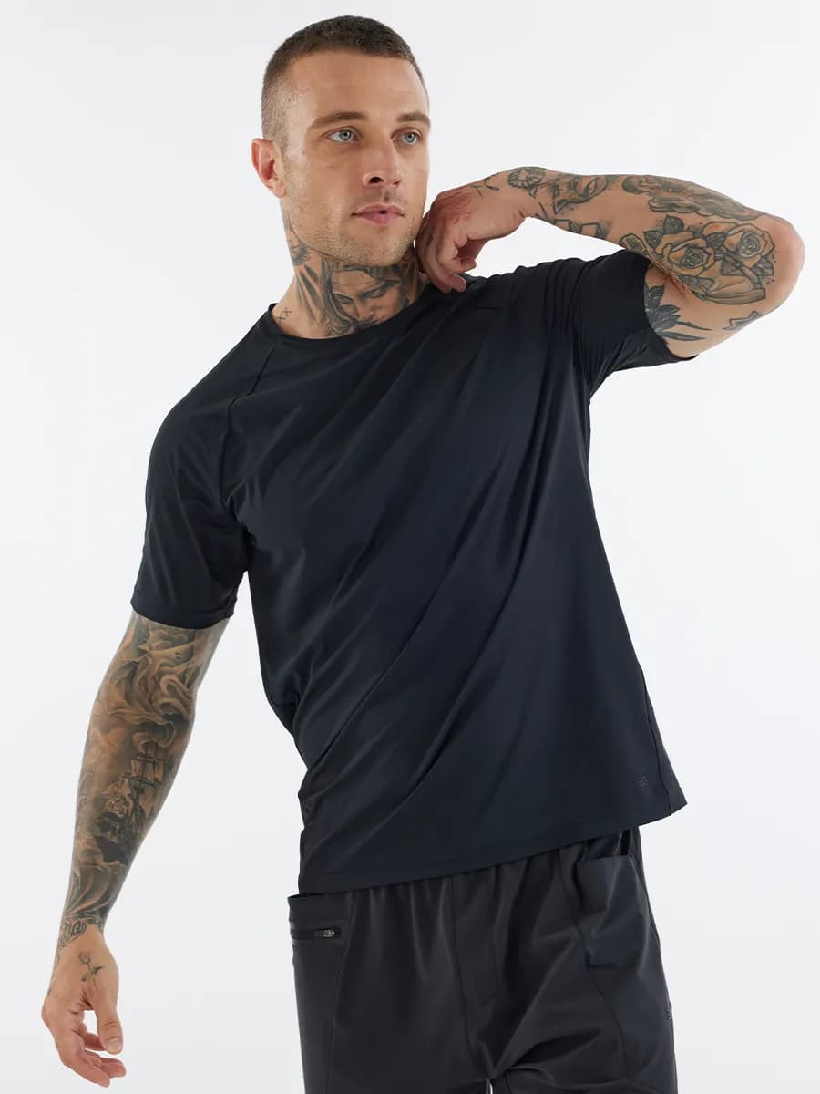 Футболка черная спортивная